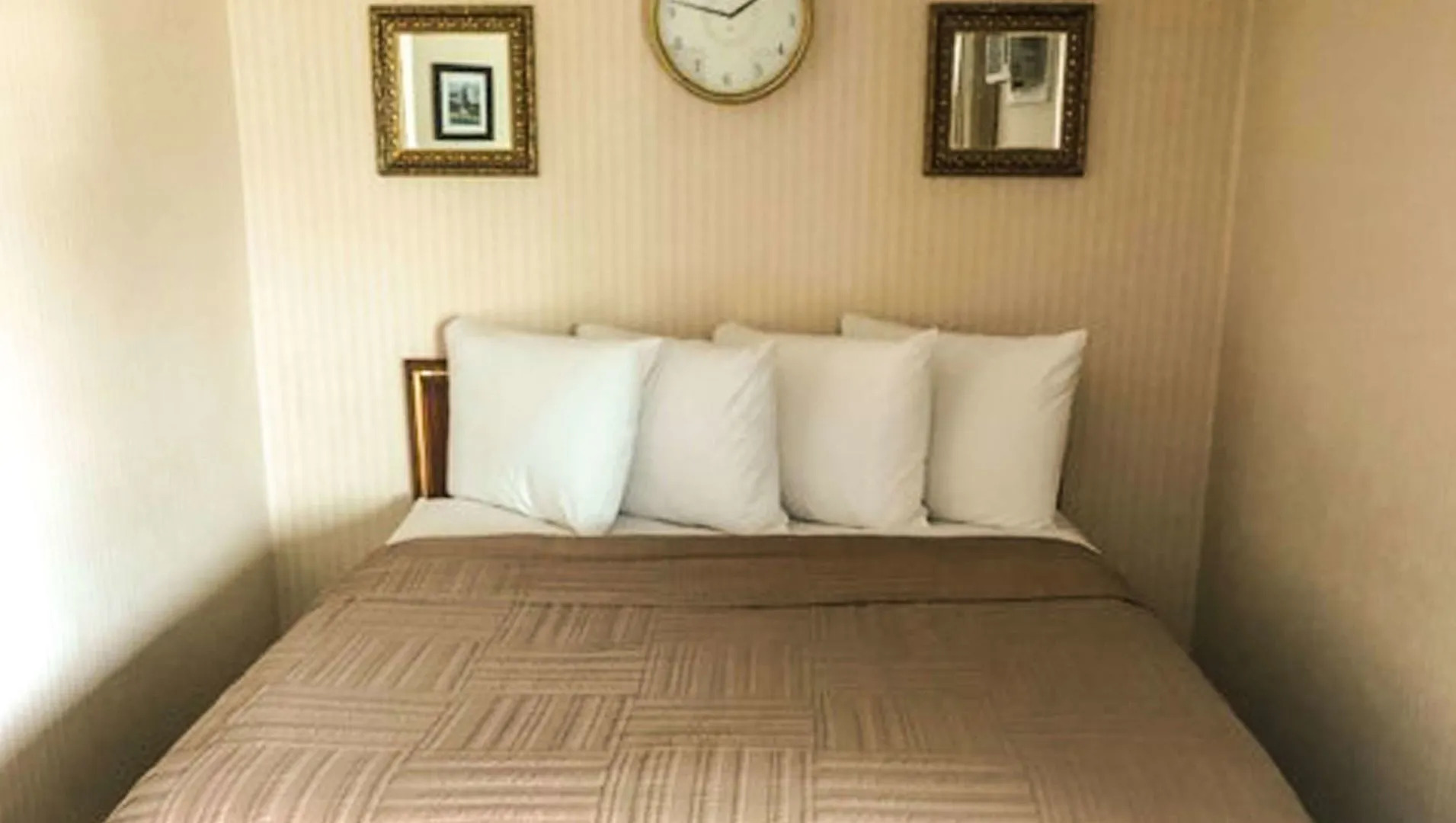 Colonial Inn Ellsworth