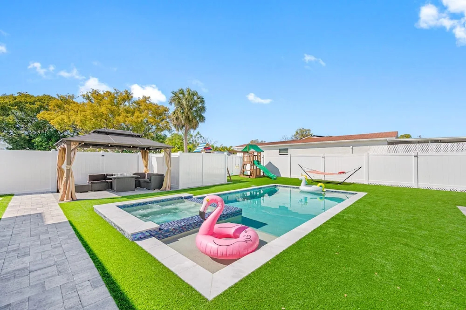 Luxury Modern Villa w/ Pool, Jacuzzi & Amenities!