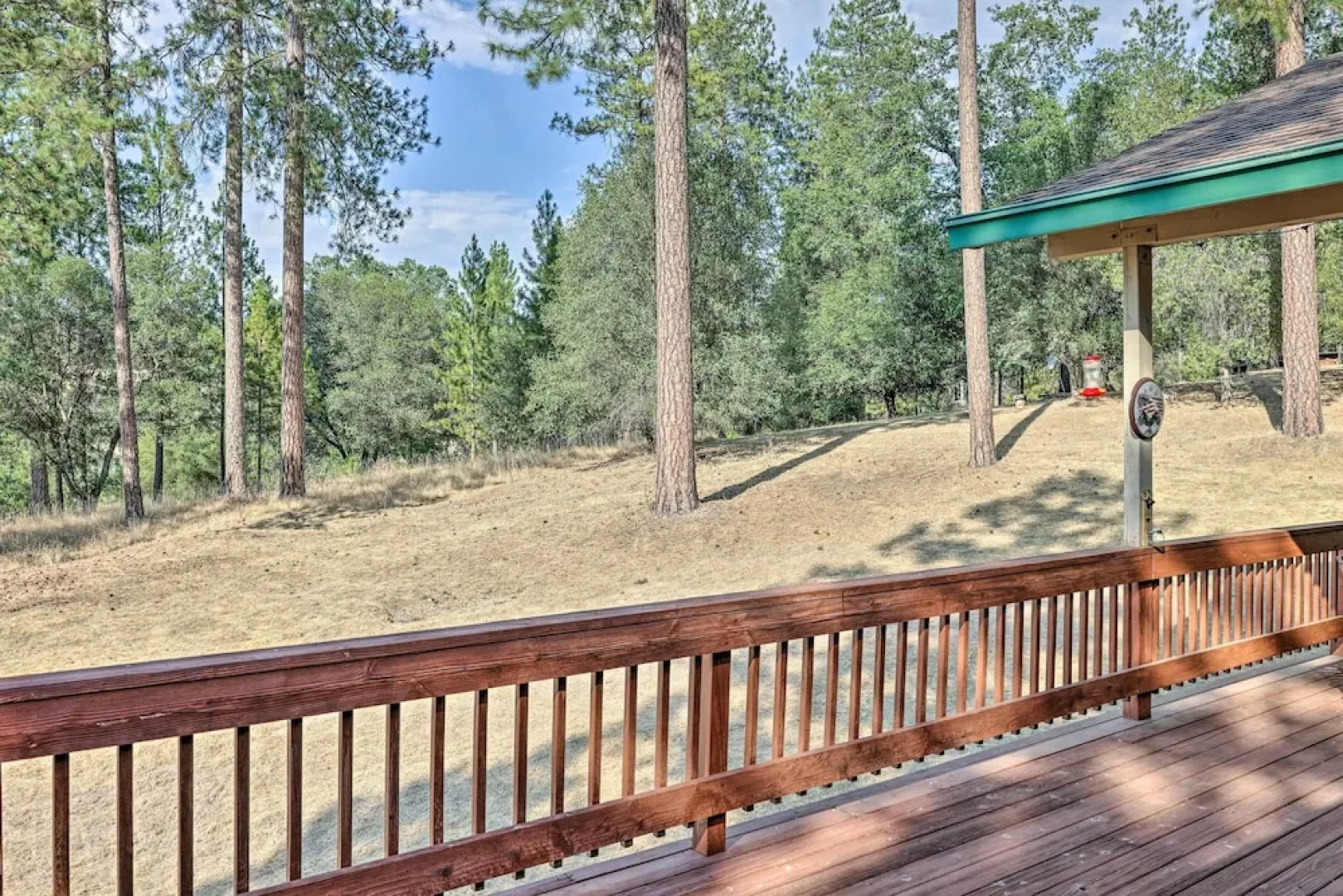 Woodsy Groveland Cabin w/ Deck < 3 Mi to Lake