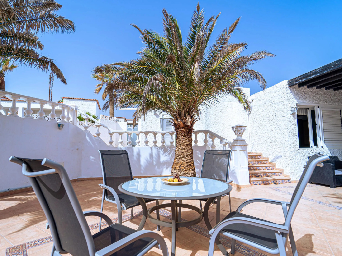 Enticing holiday home in Arico El Nuevo with outdoor pool