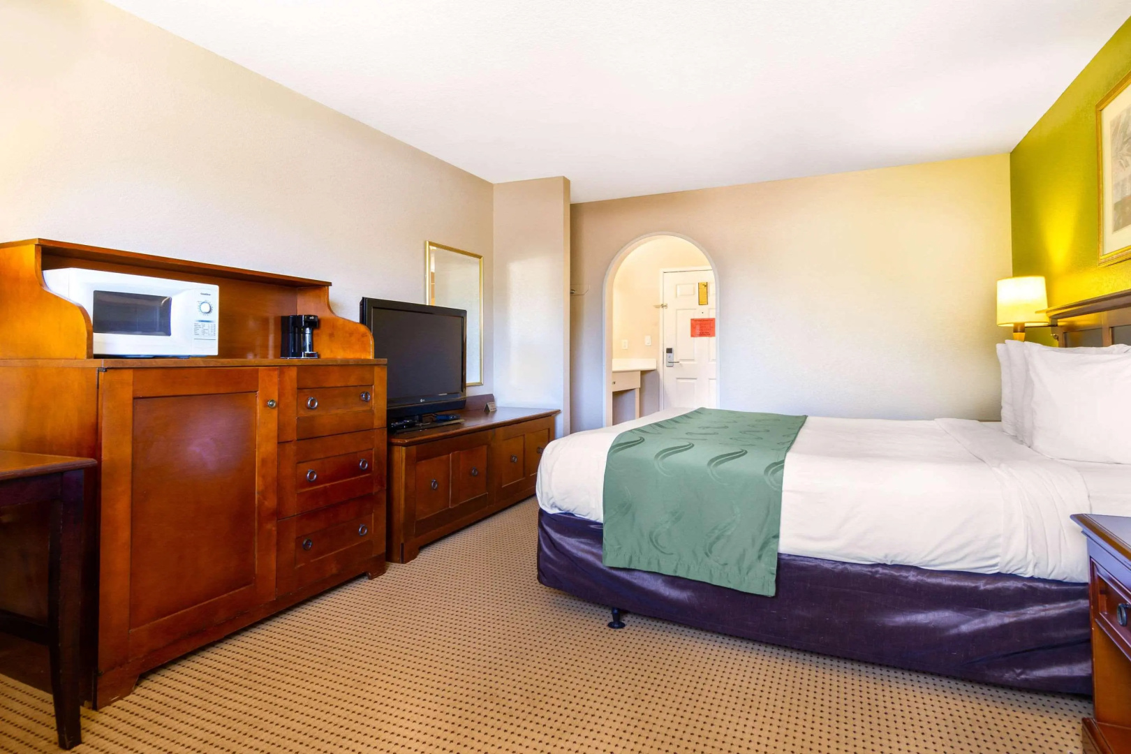 Auburn House Hotel