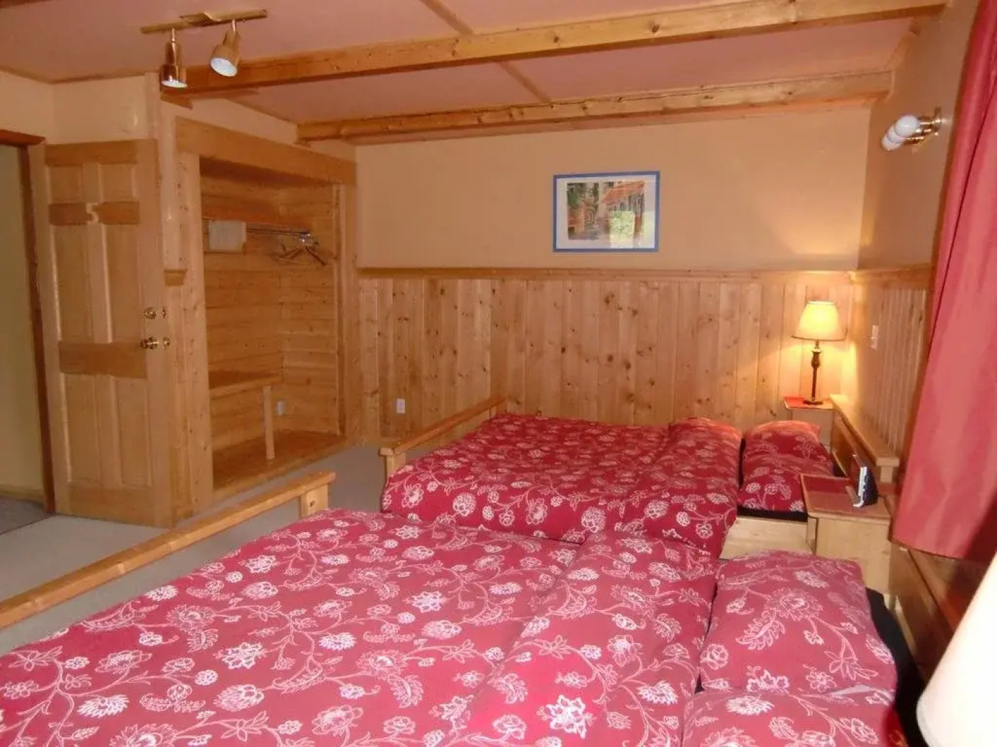 Alexa Chalets - Timber Inn & Restaurant