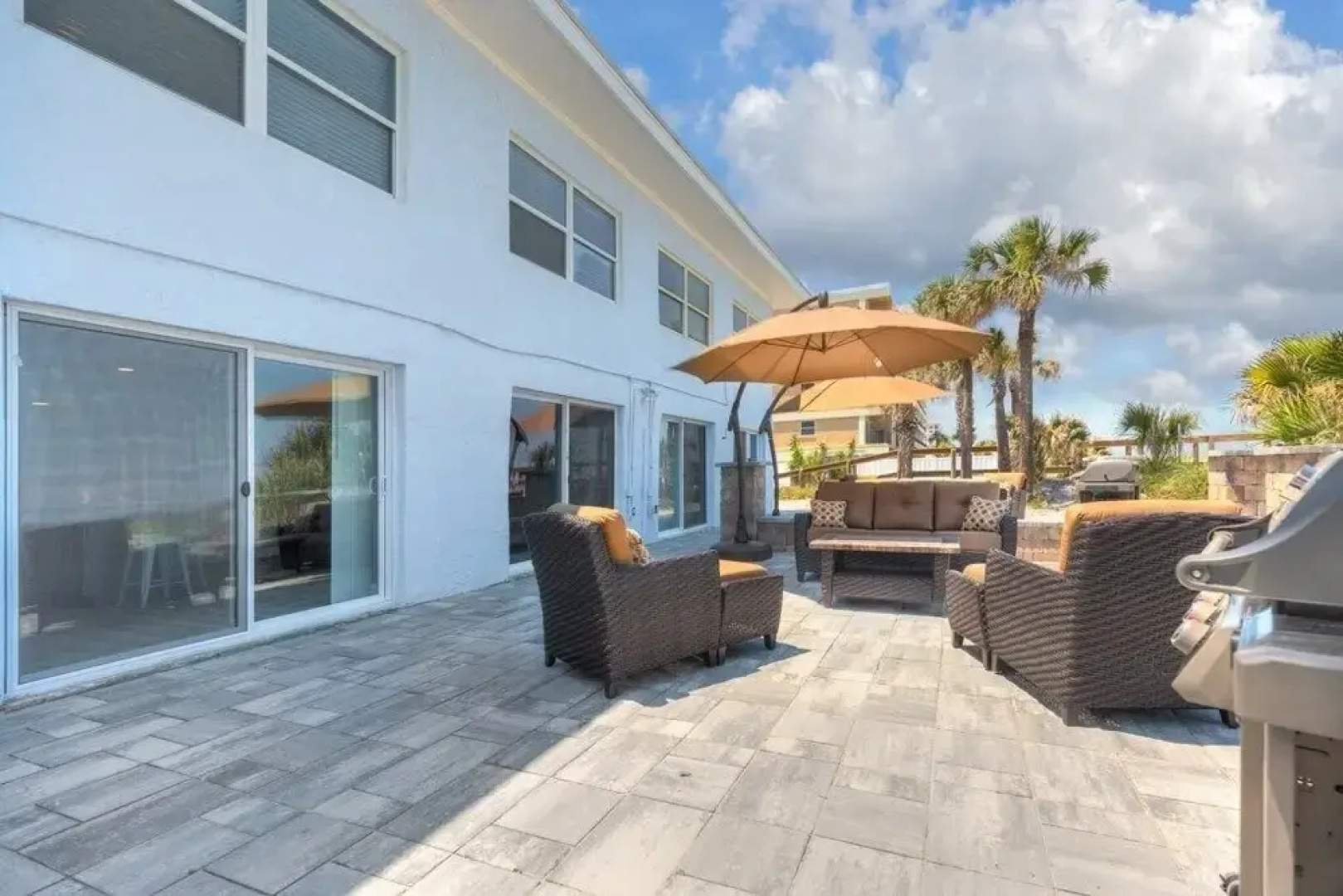 Sea La Vie Beach Oceanfront Patio Pet Friendly