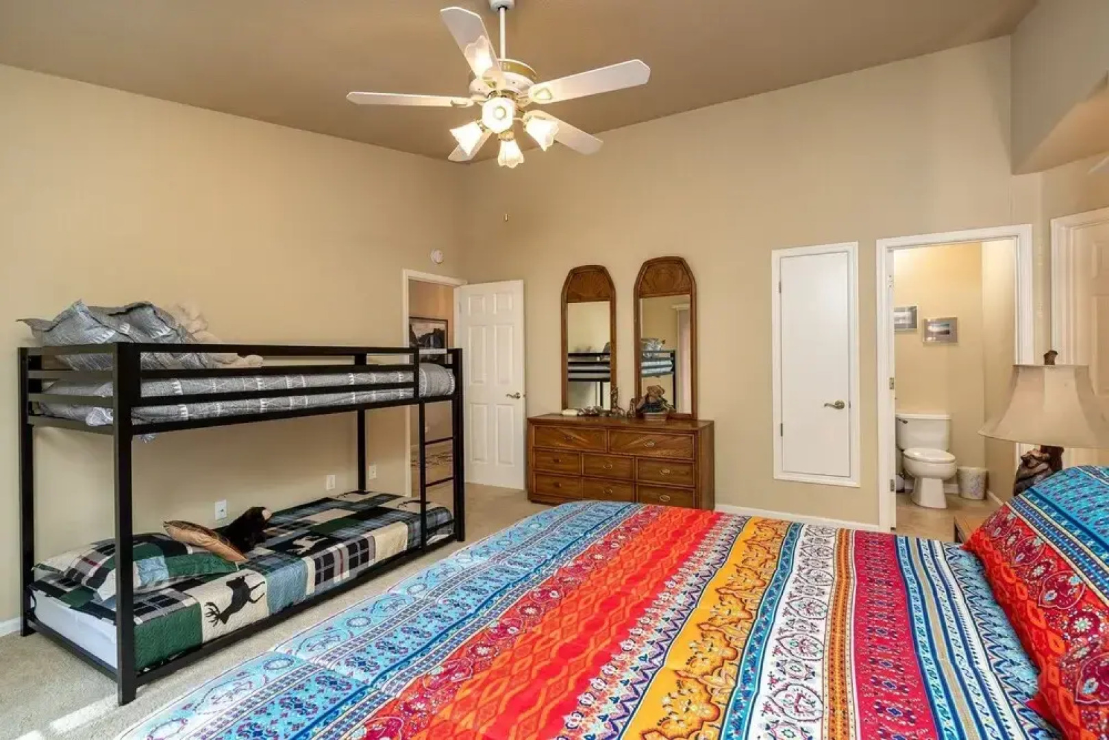 Happy Trails - Updated Home with Cozy Sunroom by Yosemite Region Resorts