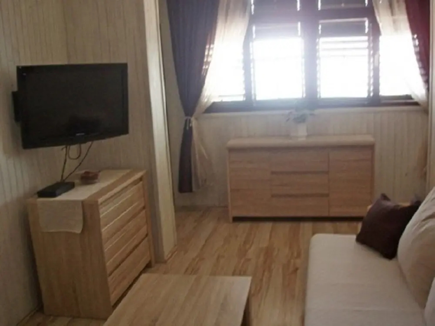 Mir - Free Parking - A5