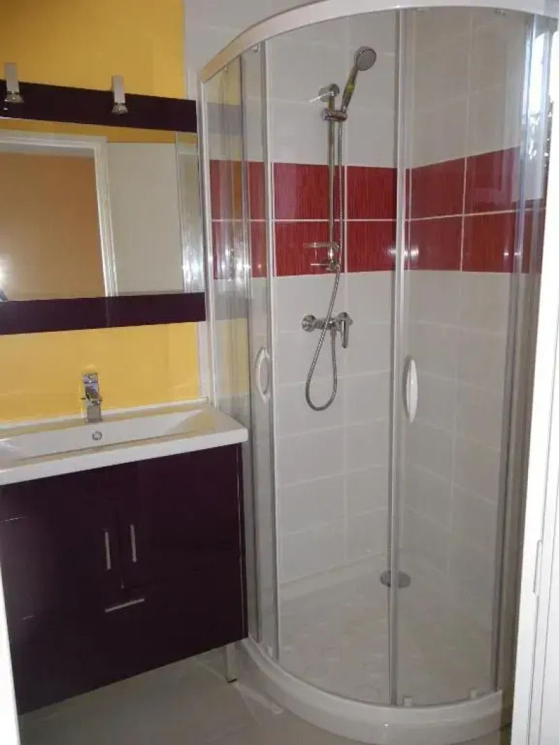 BELLE MAISON NEUVE A 400 M A PIED DE LA PLAGE ET DES COMMERCEs