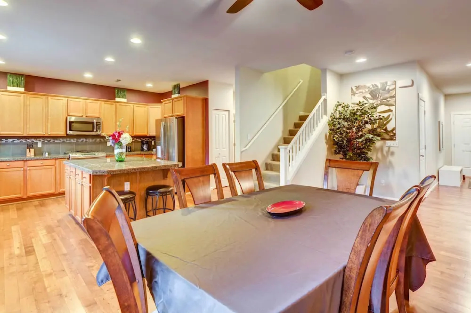 Spacious Kent Home Near Seatac Airport w/ Patio