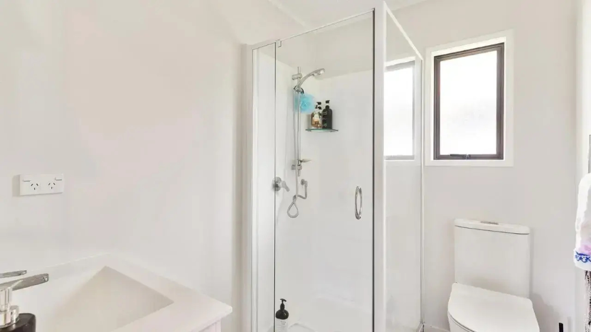 Jade Parrot - Snells Beach Holiday Home