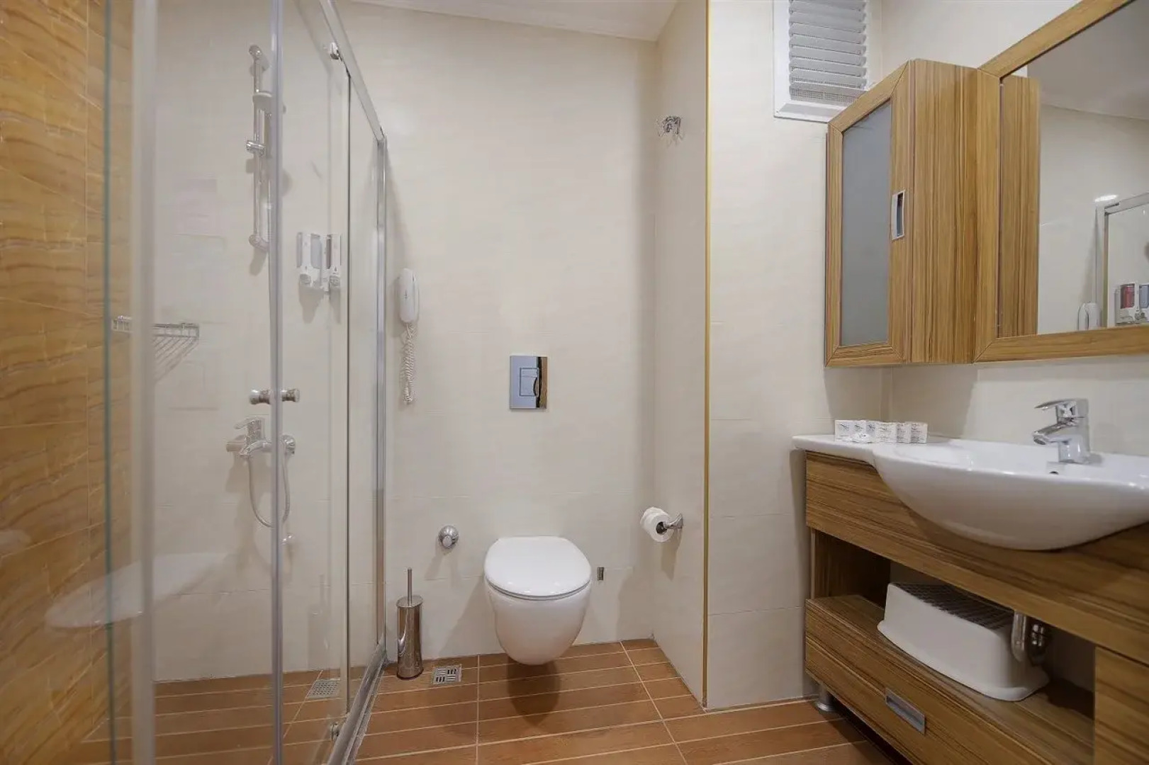 Quattro Beach Spa & Resort Hotel