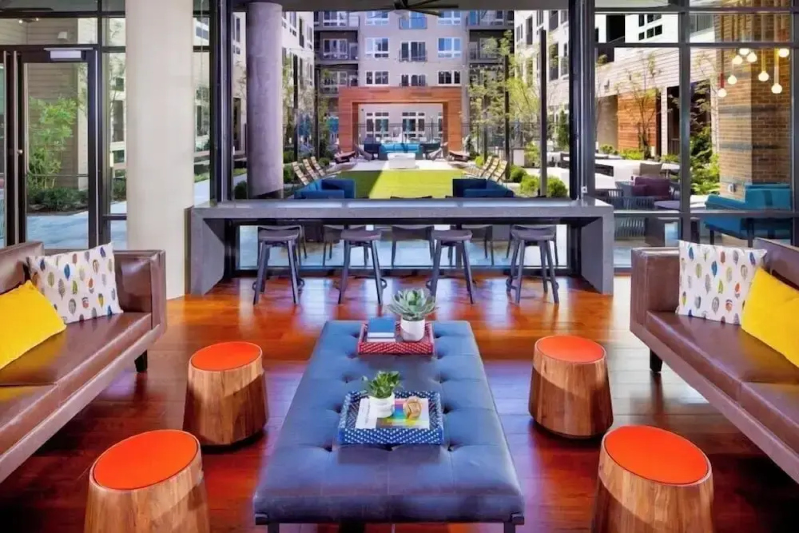 Apartment 15-Min Walk to Metro