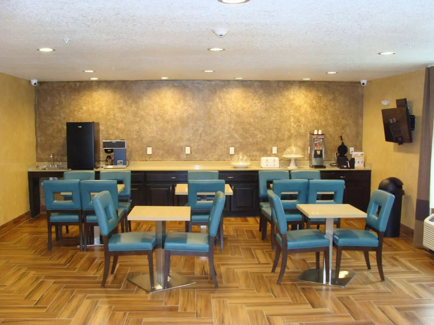 West Worth Inn and Suites