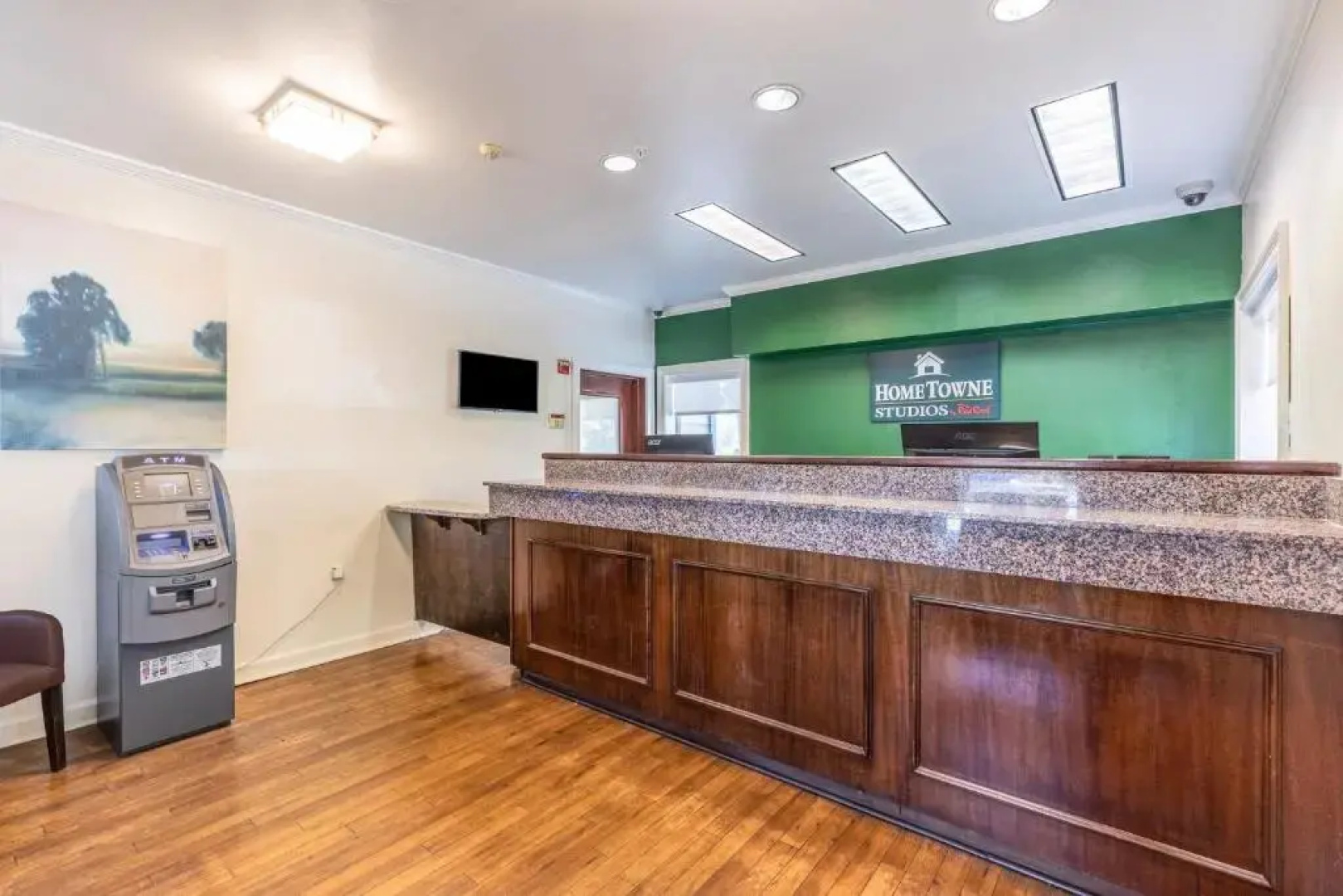 HomeTowne Studios by Red Roof Orlando - Casselberry