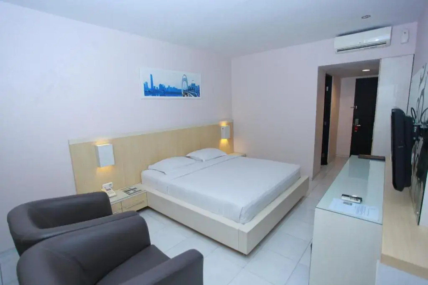 Royal Hotel n' Lounge