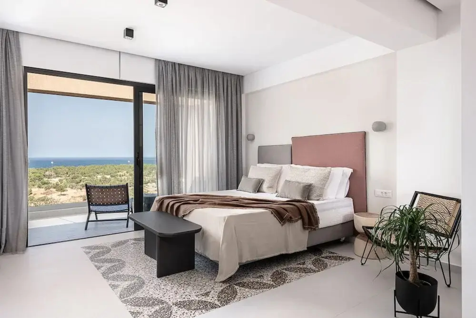 Nuovo Luxury Suites