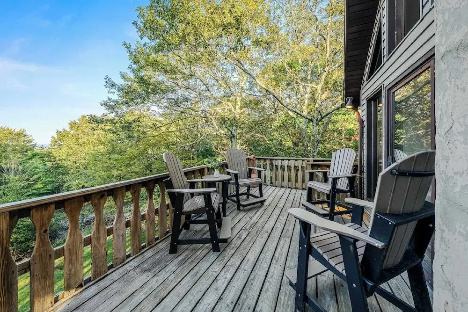 Sky View Chalet by Avantstay Stunning Interior, Spacious Deck, Hot Tub, & View