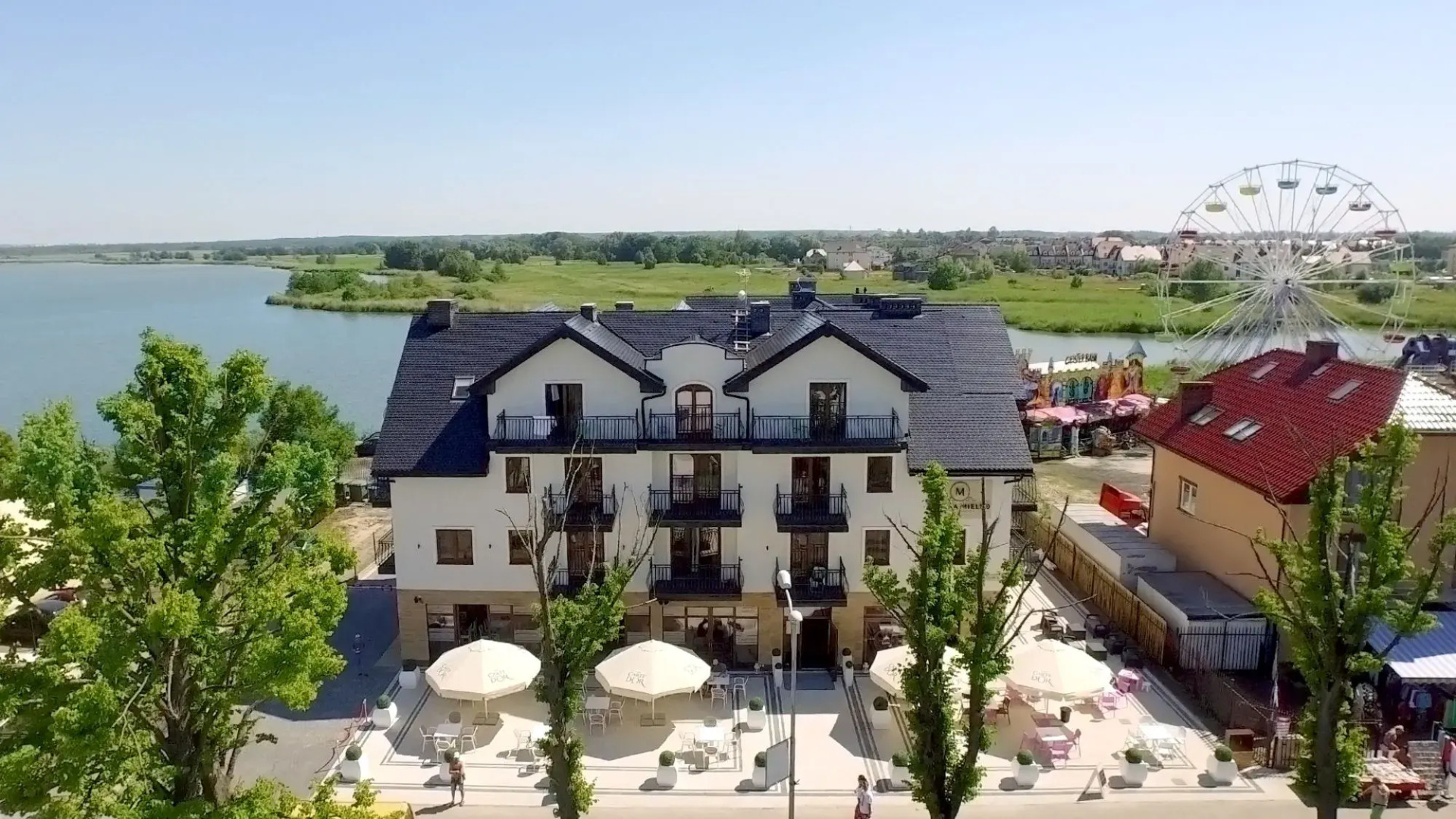 Marina Mielno z widokiem na Jezioro