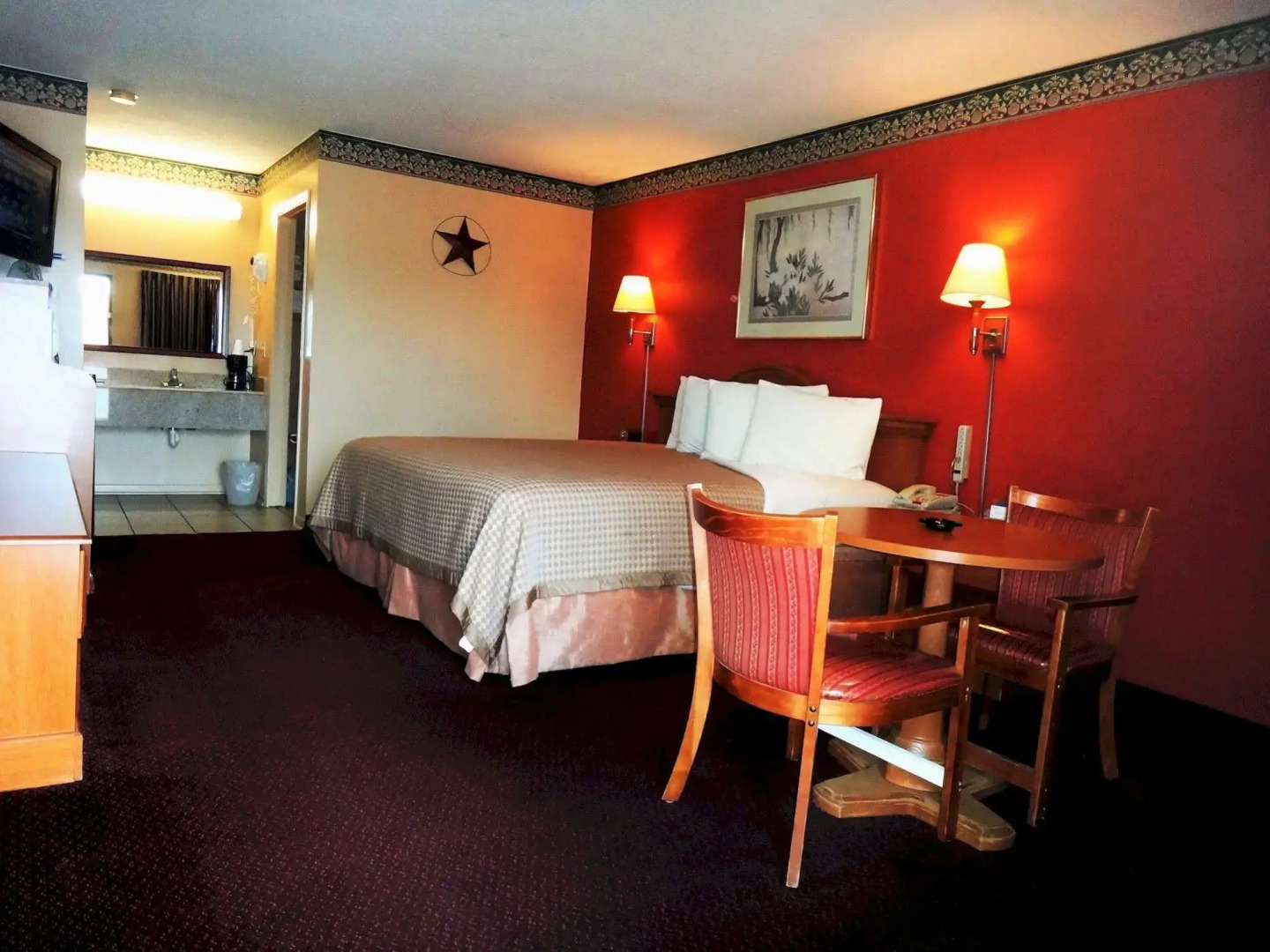 Freer Executive Inn and Studios