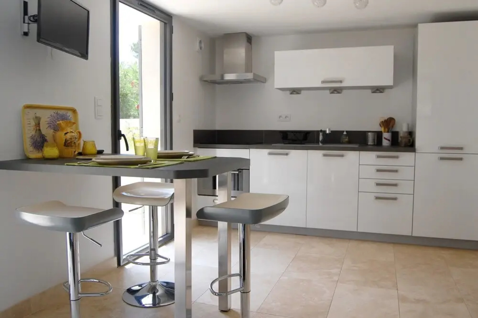 House With one Bedroom in Saint-marc-jaumegarde, With Pool Access, Enc