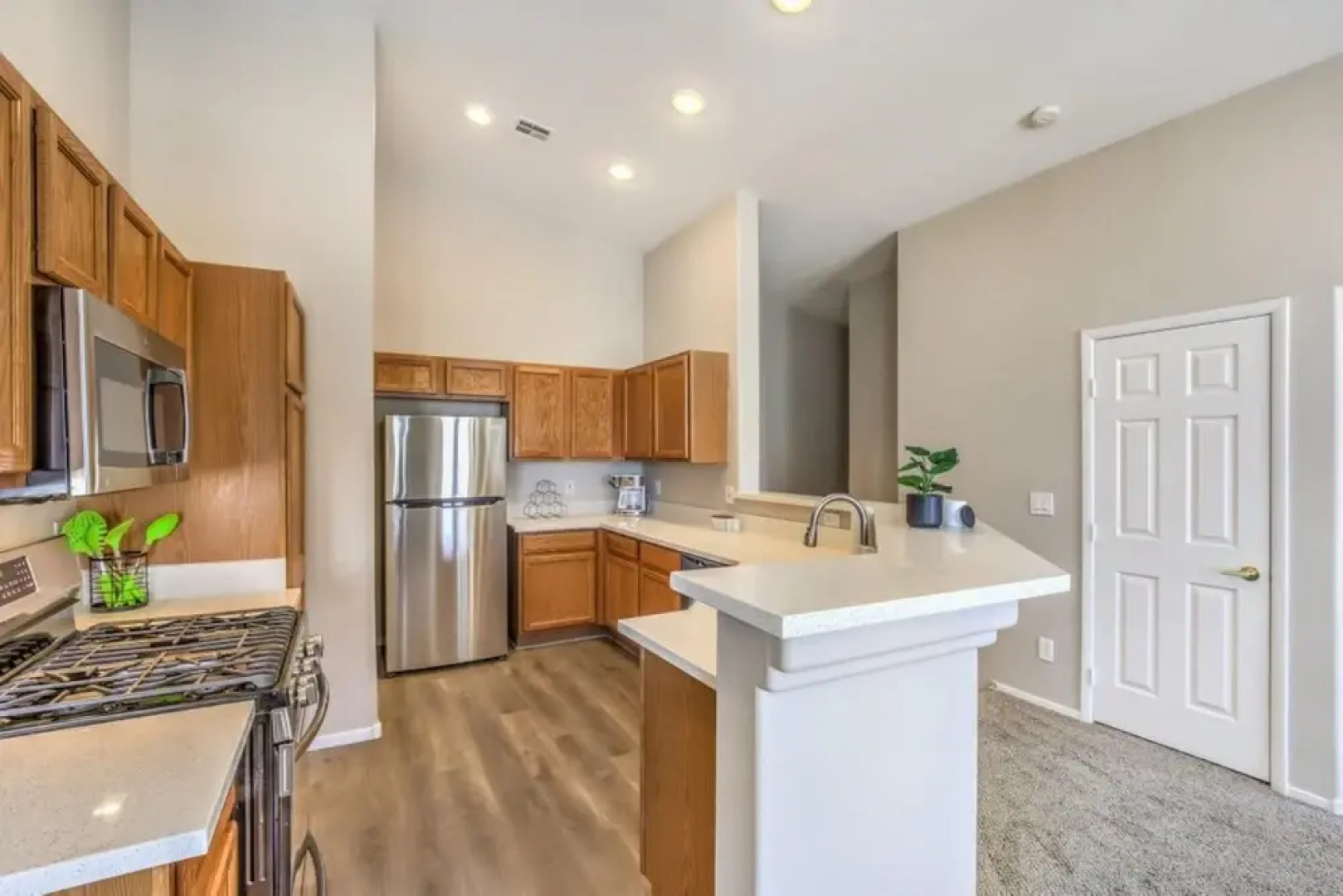 Extended Corporate Beautiful 2 Bedroom Condo With Community Pool Park