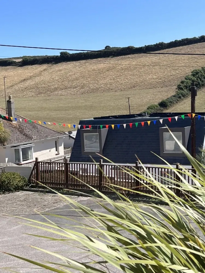 Sea View Hotel - Sandpebbles