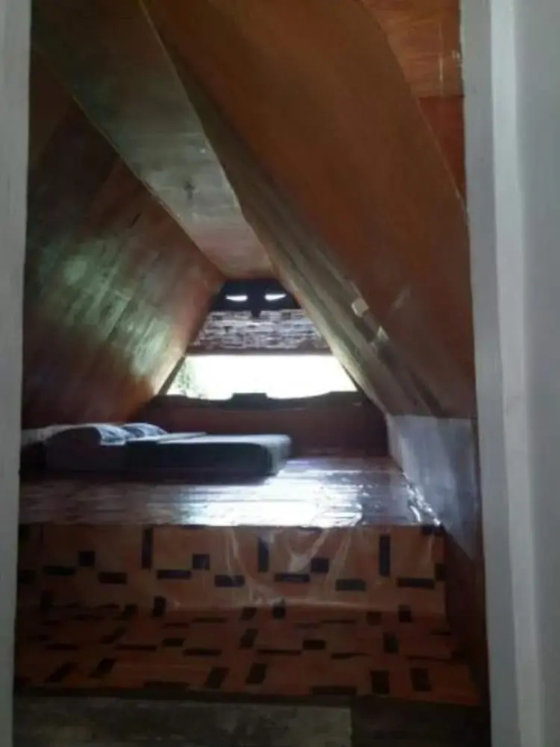 Laster Jony's Guest House