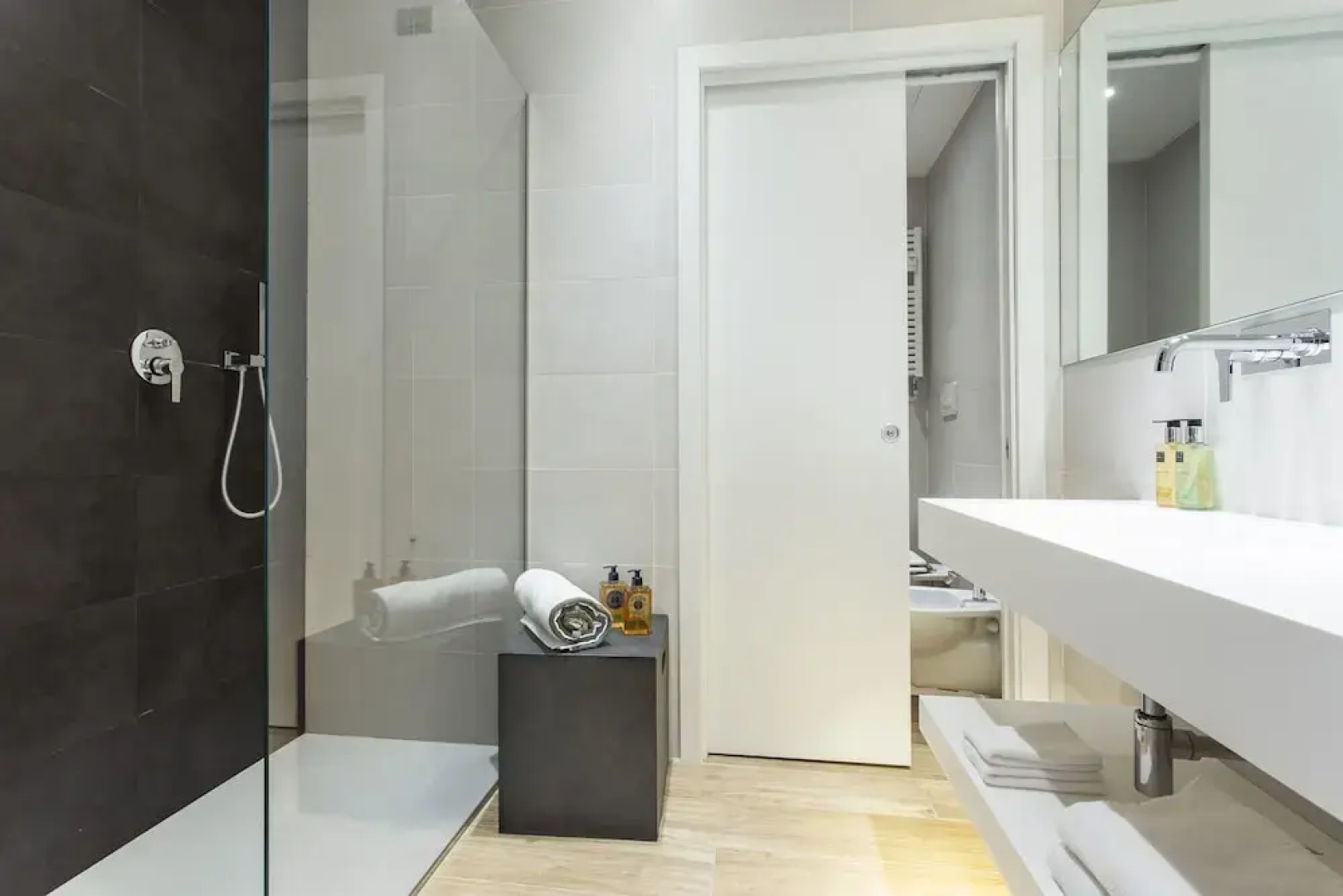 Erïk Langer Cesare Battisti Suites