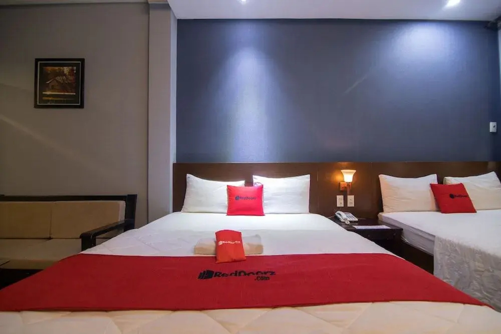 RedDoorz Near Tan Dinh Market 3