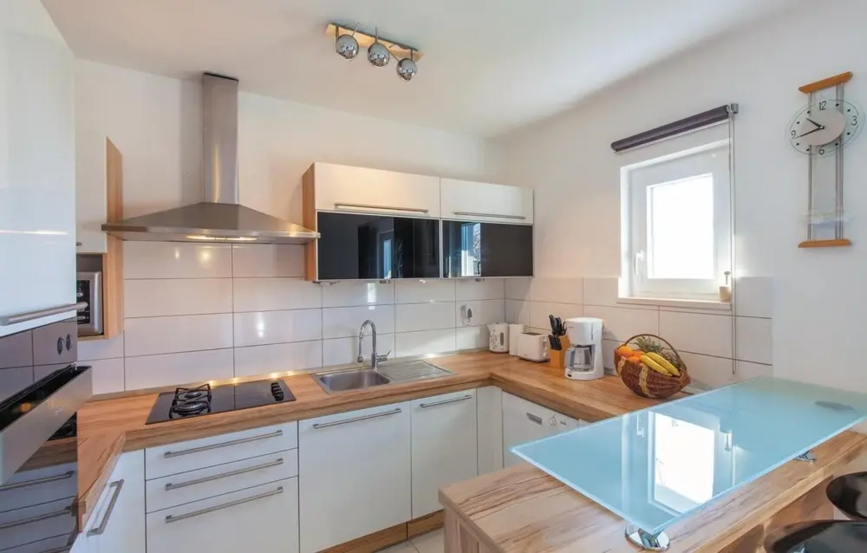 Beautiful Home in Zrnovnica With Wifi and 3 Bedrooms