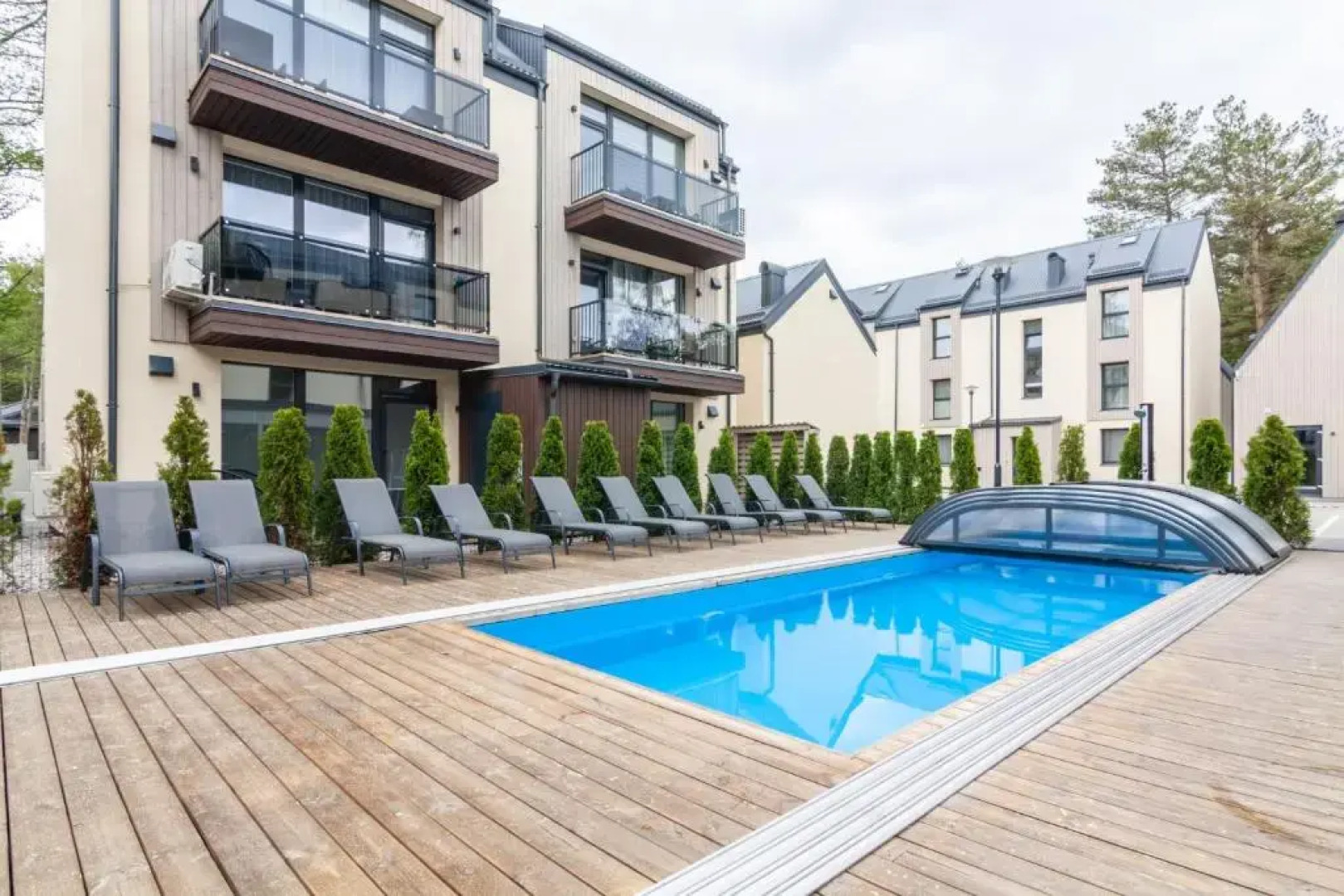 VineWood Apartment, By Cohost