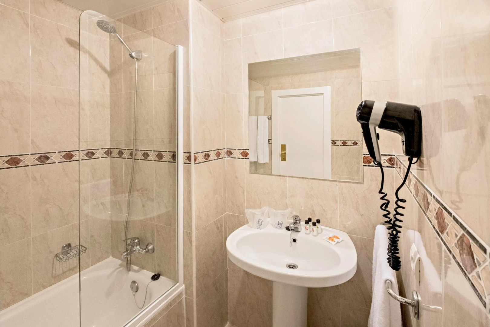 Azuline Hotel Bahamas y Bahamas II