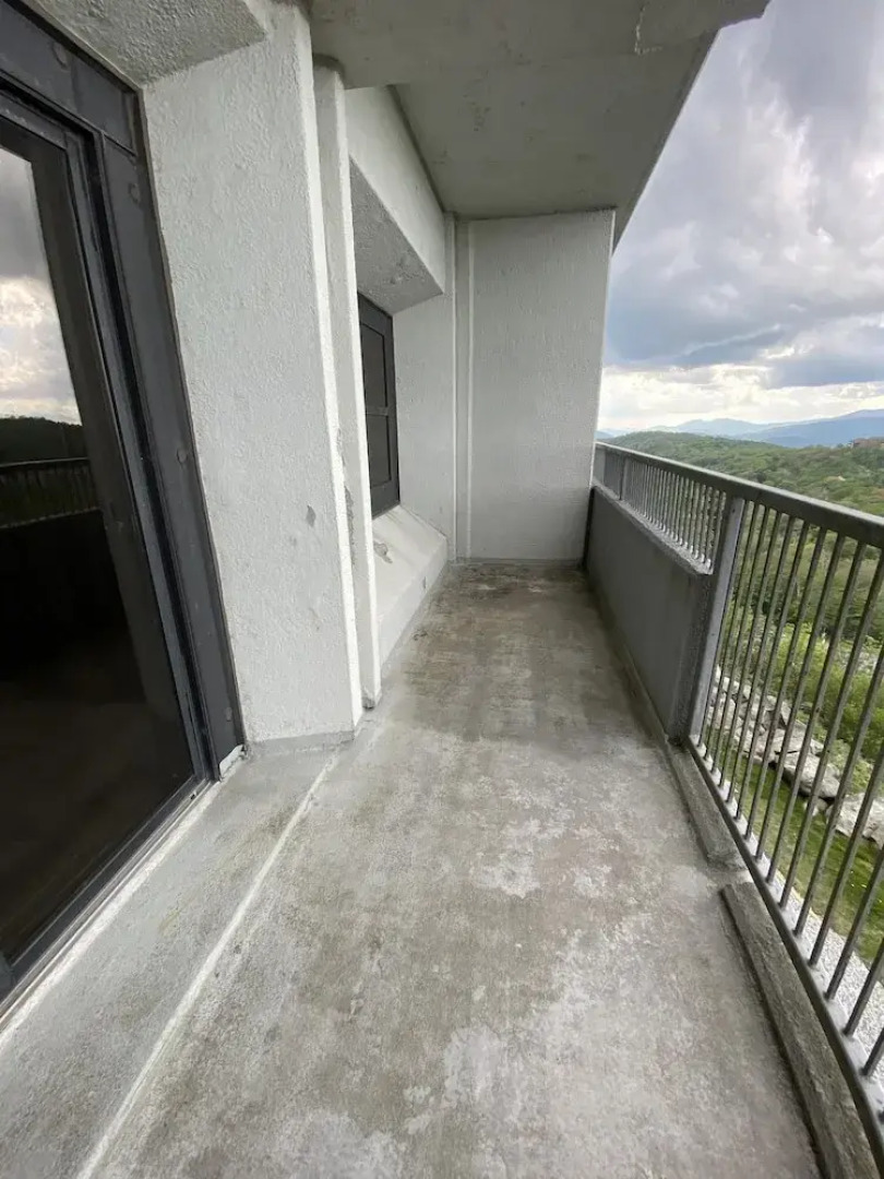 Romantic Getaway 2 Bedroom Condo by Redawning