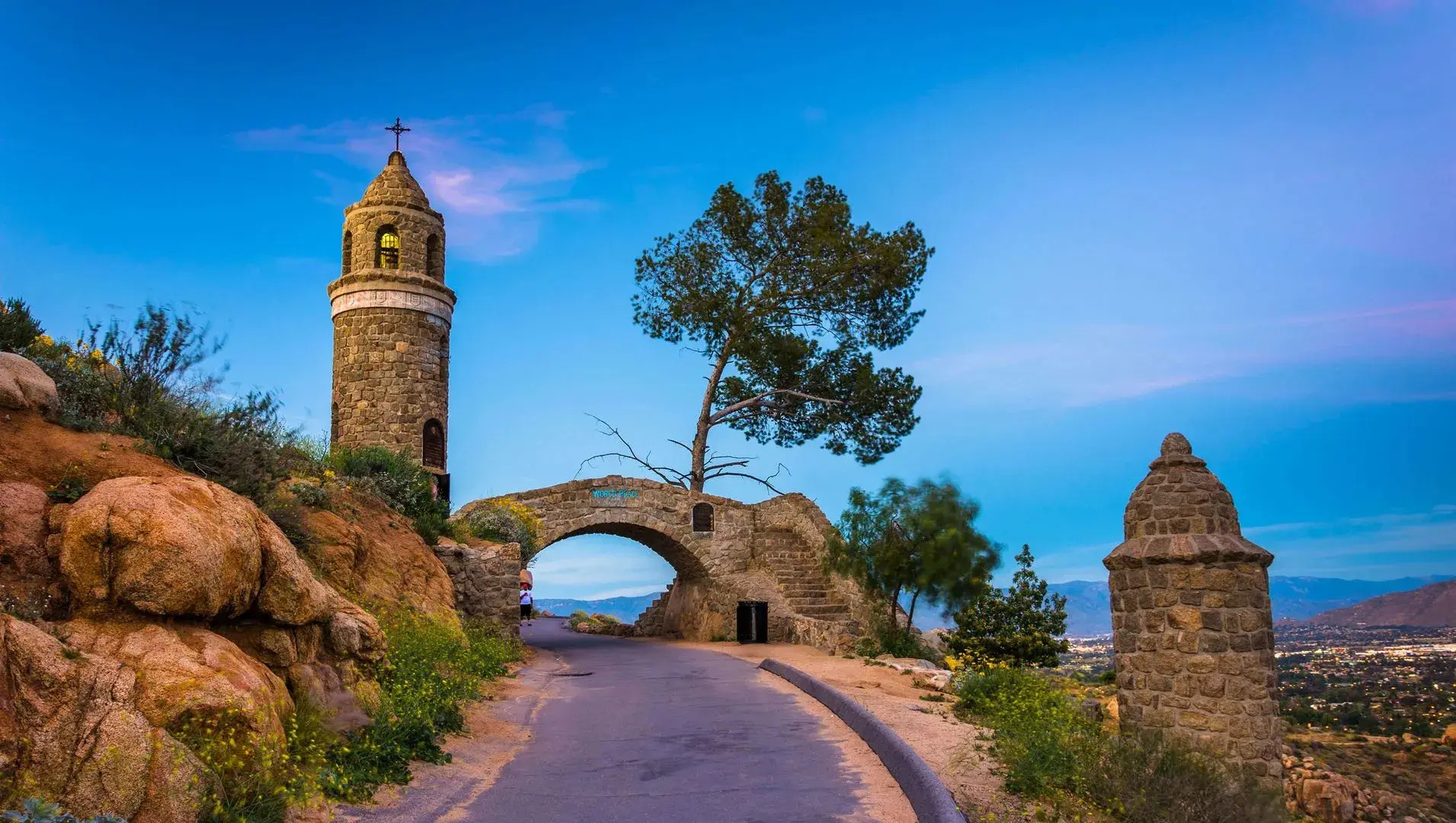 Dynasty Suites Hotel Riverside