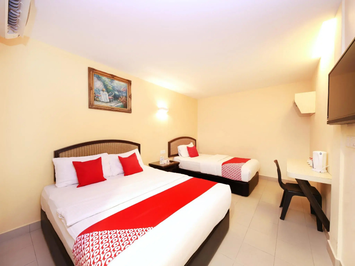 OYO 635 Seven Days Hotel