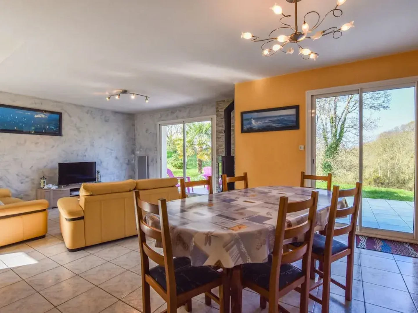 Beautiful Holiday Home With Large Garden in Brittany 1 km From the Beach