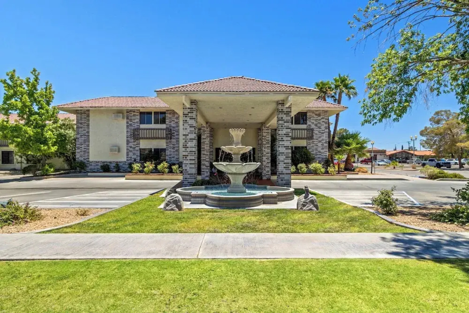 HomeTowne Studios by Red Roof Ridgecrest