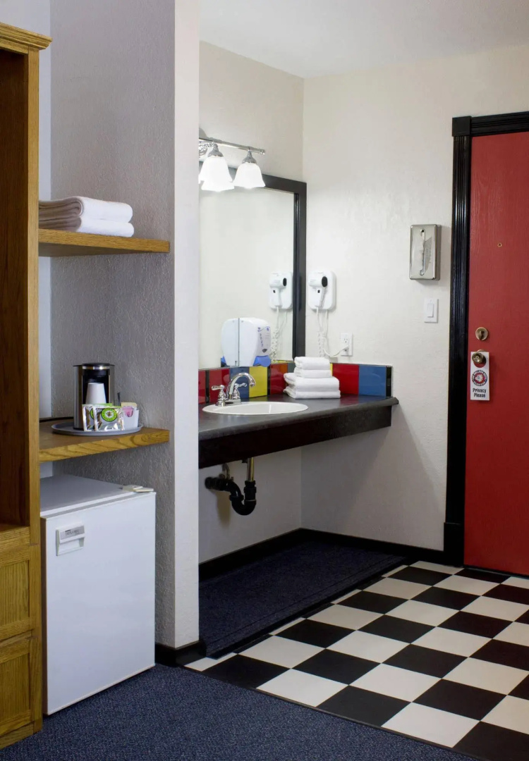 The Bulldog Hotel Silver Star