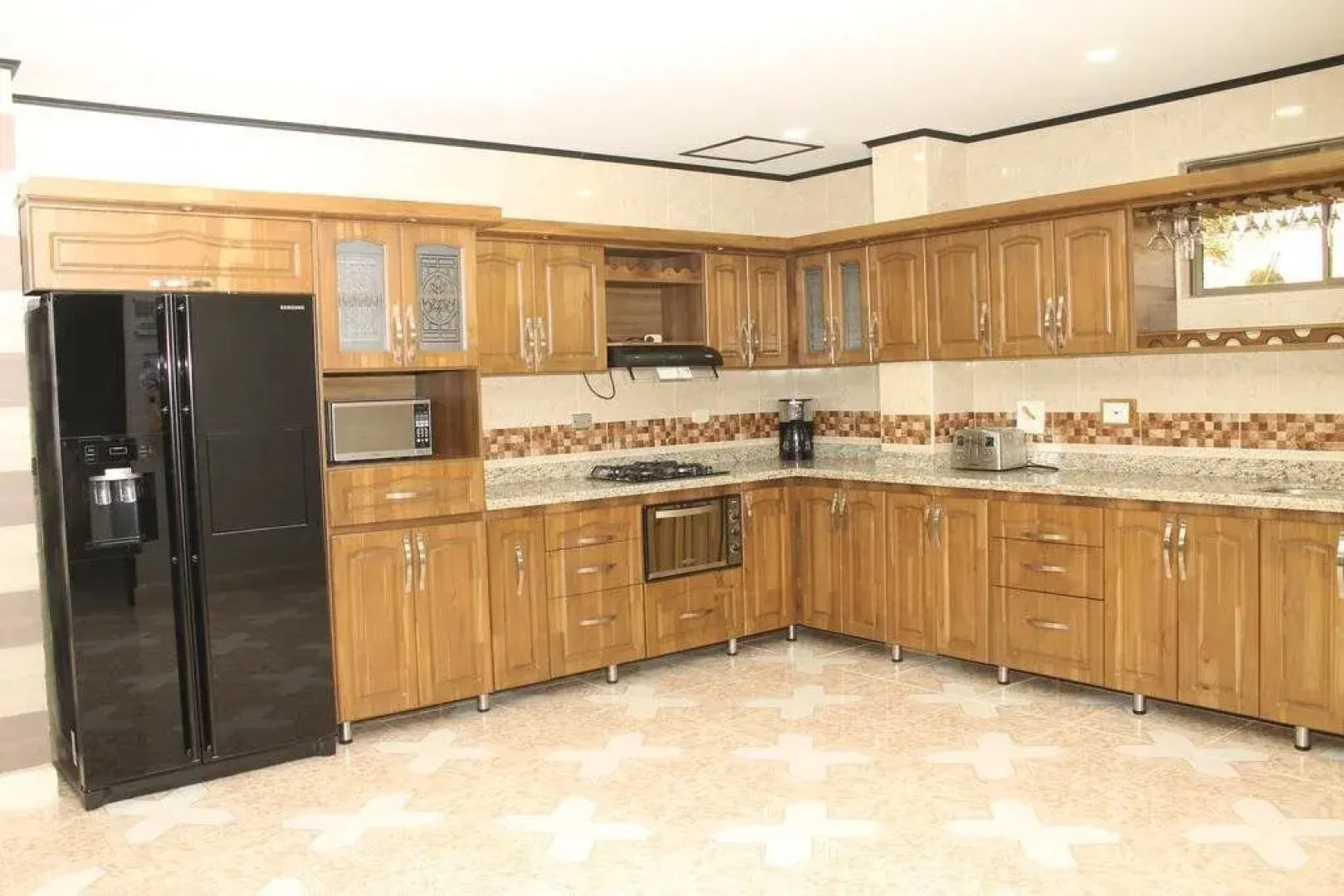 Hollywood Paradise Hotel