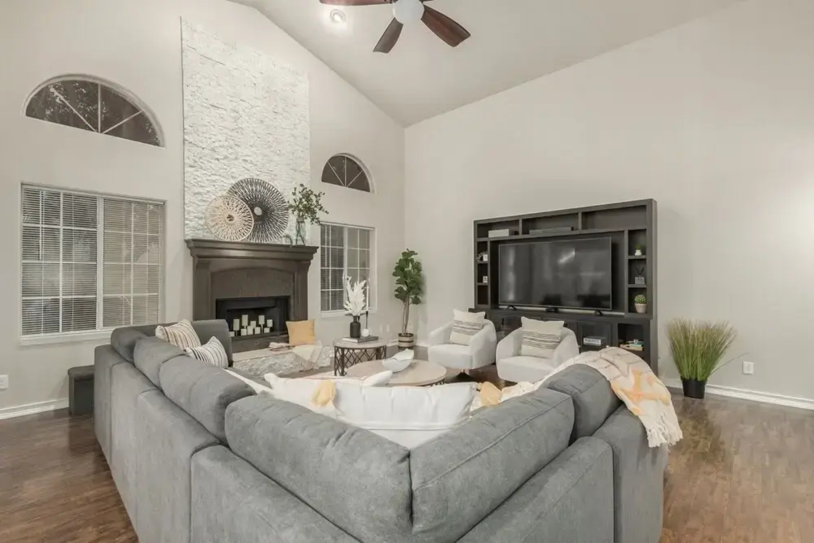 Citrus Cove Mesa 4 Bedroom Home by RedAwning