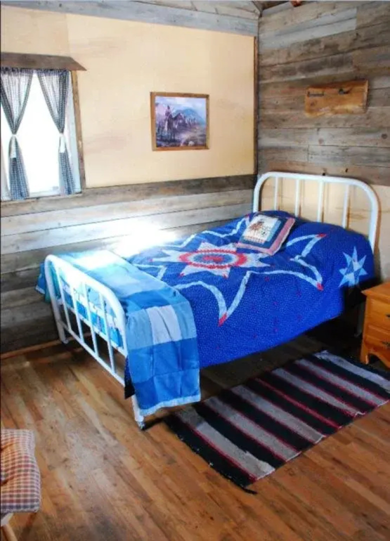 4D Longhorn Guest Ranch