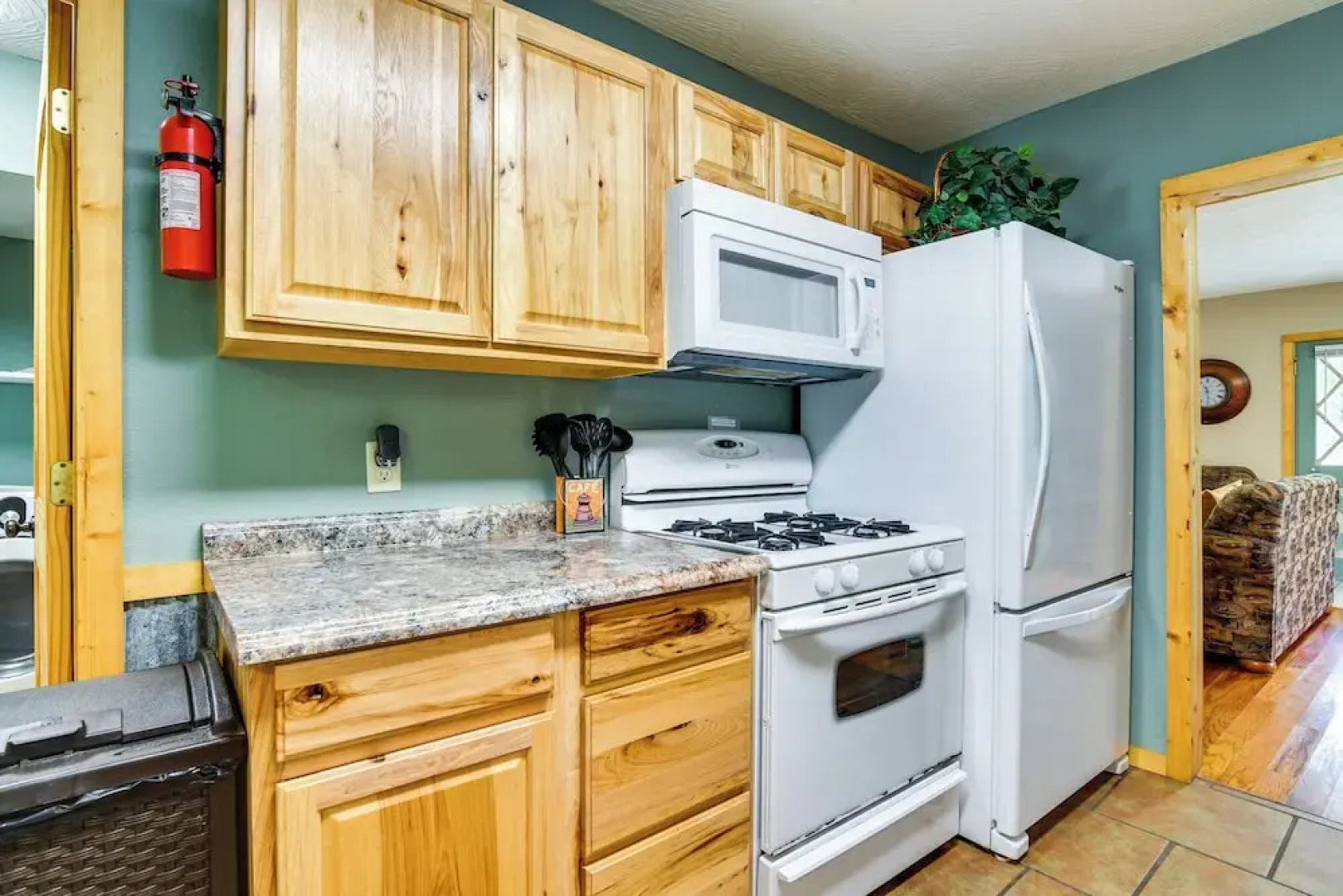 Bull Shoals Lake Home w/ Porch - Steps to Water!