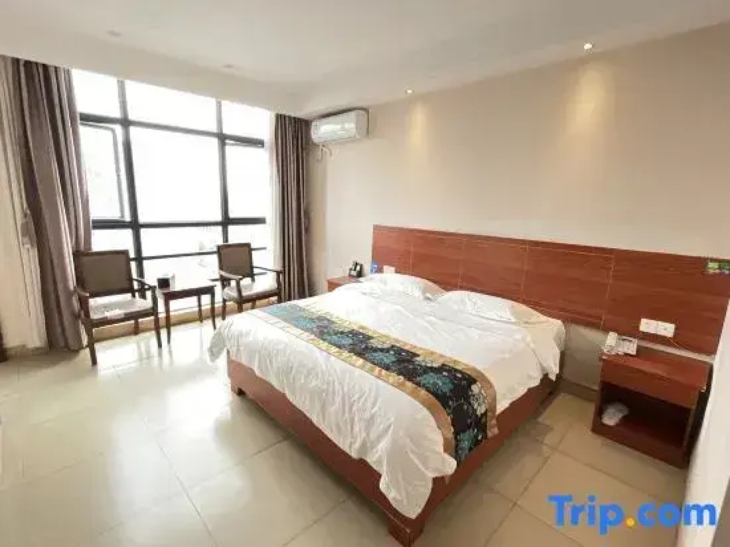 Tian'an Business Hotel, Ding'an