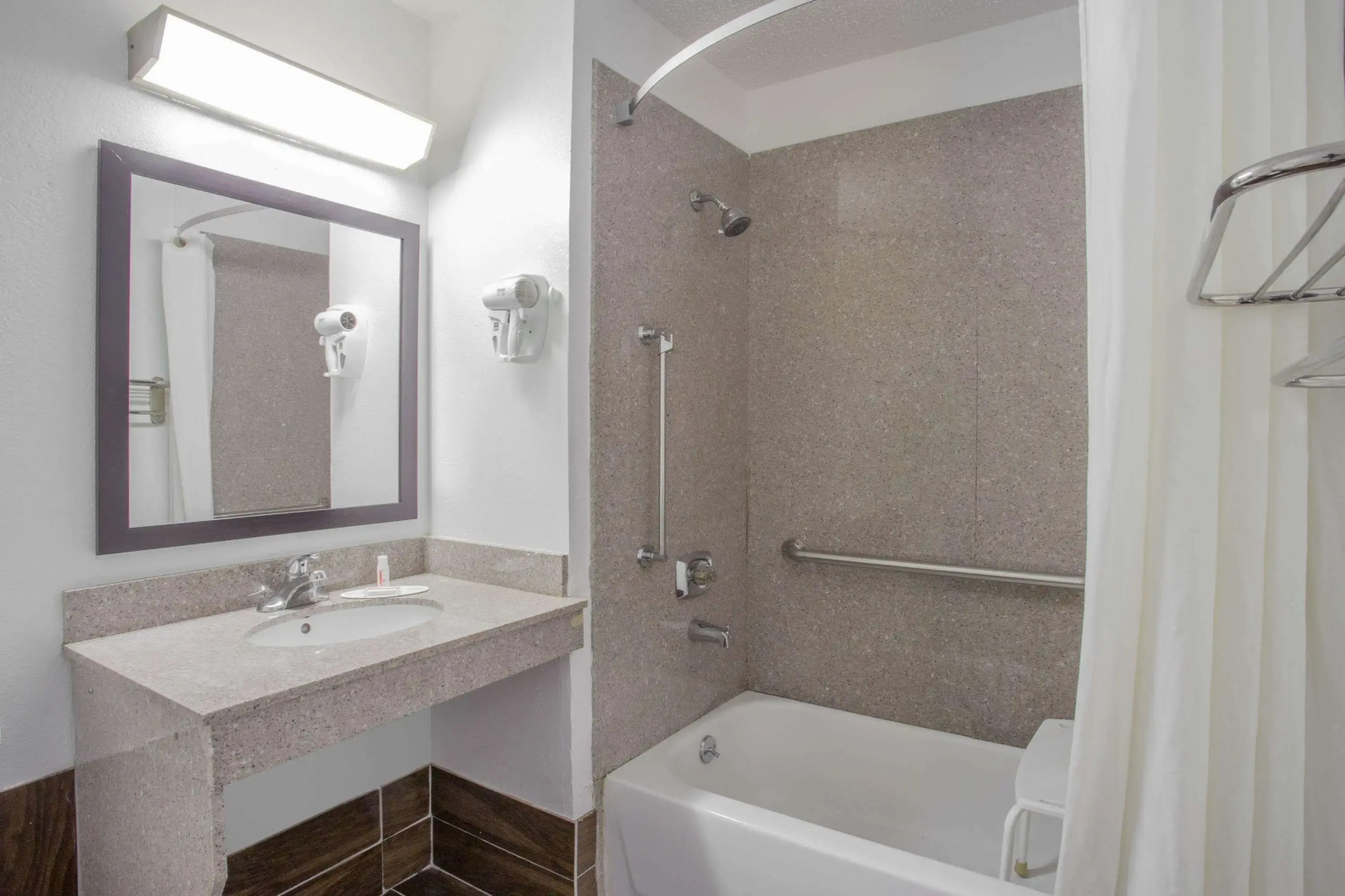 Super 8 by Wyndham Champaign