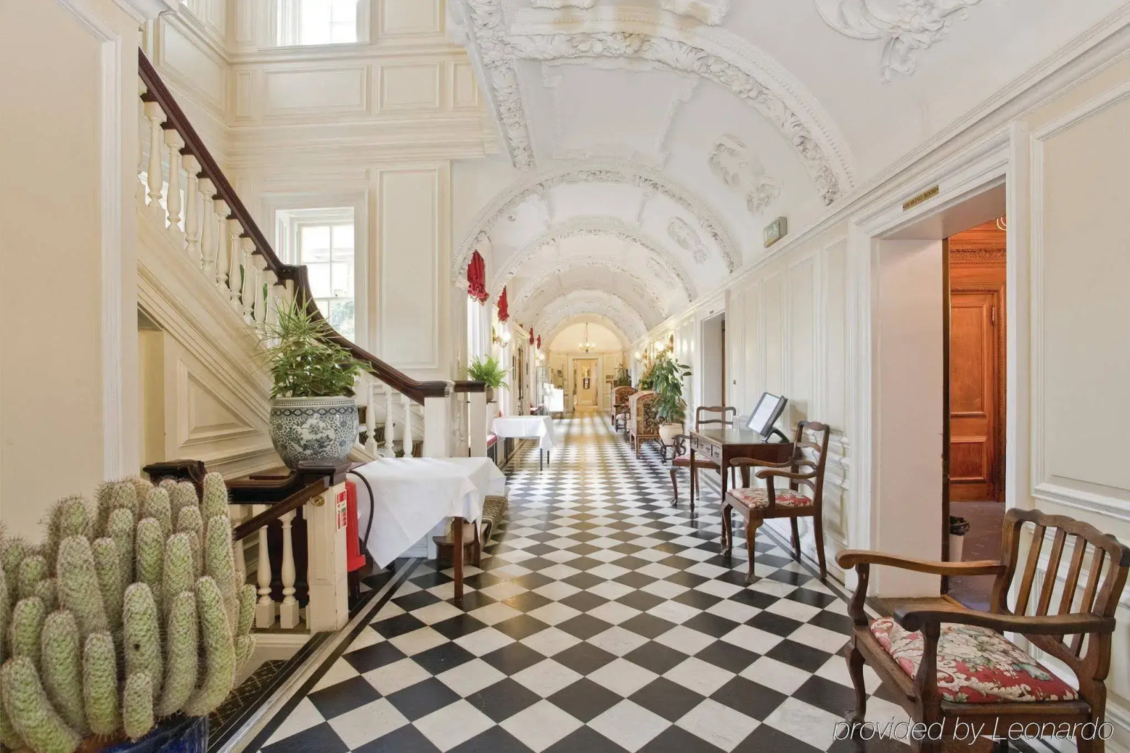 Barnett Hill - Luxury Hotel