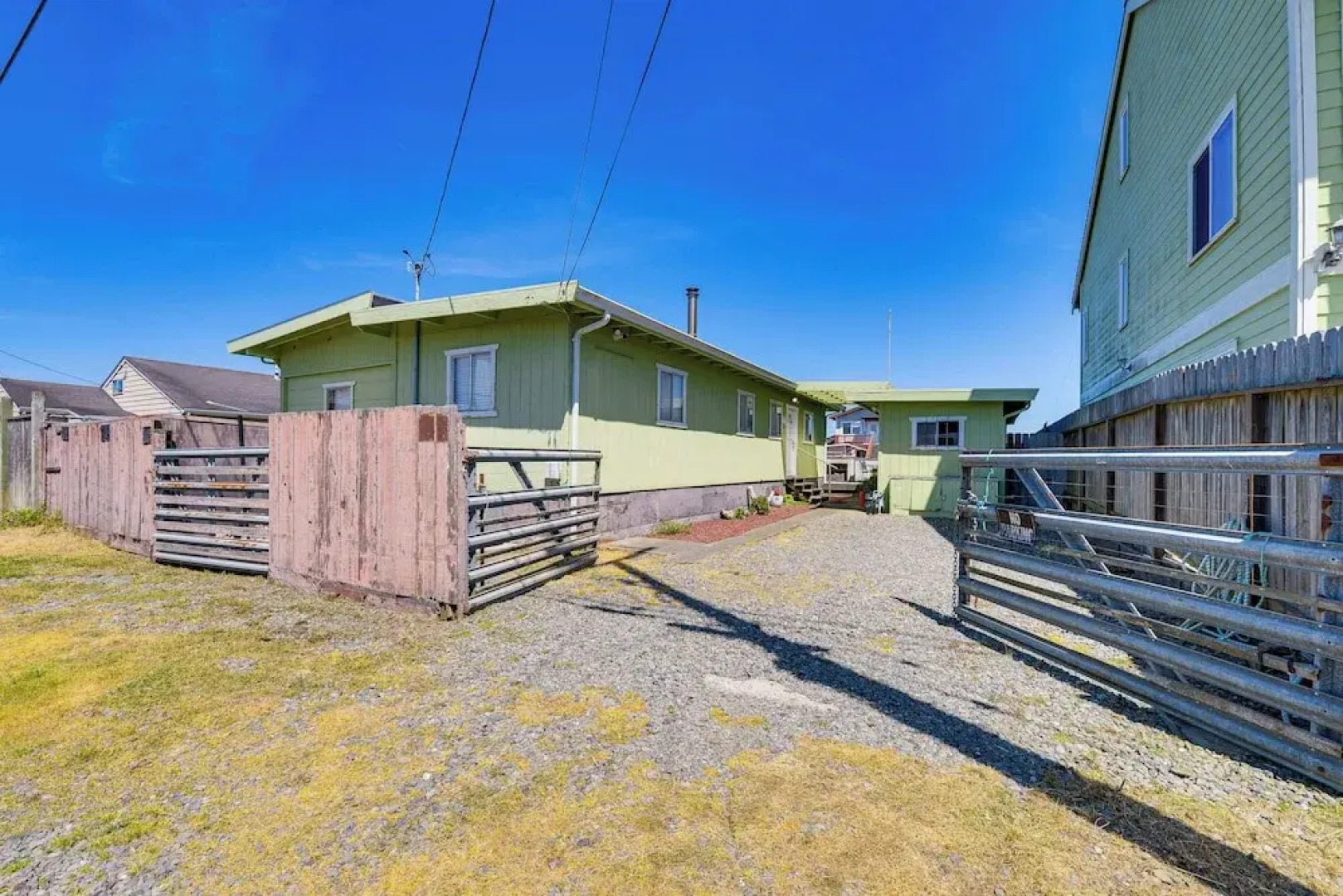 Peaceful Eureka Beach Cottage w/ 30-foot Dock