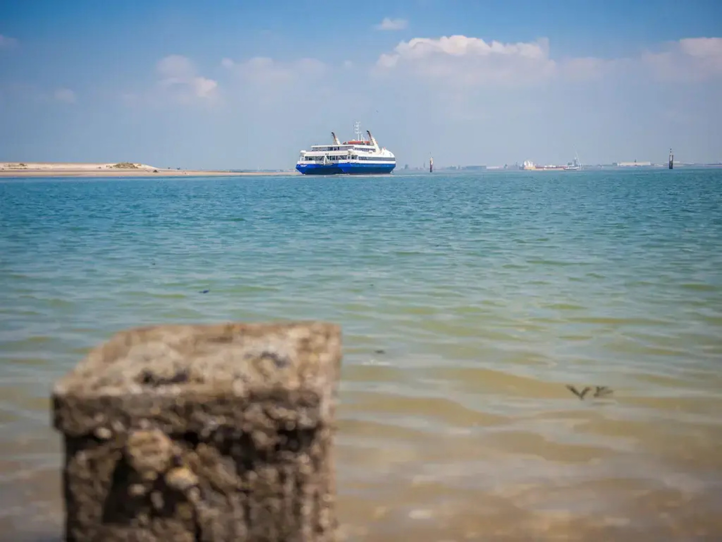 Modern lodge with ir-sauna, 500m from the beach