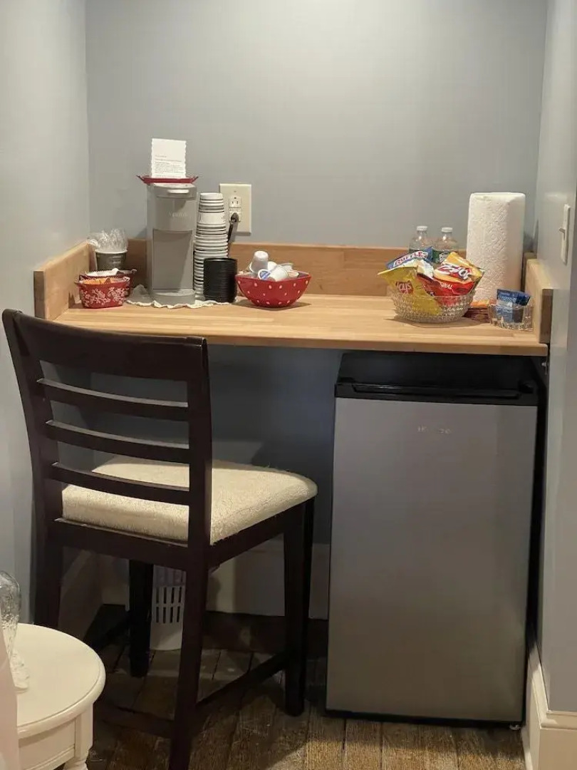 The Maid's Quarters Bed Breakfast & Tearoom