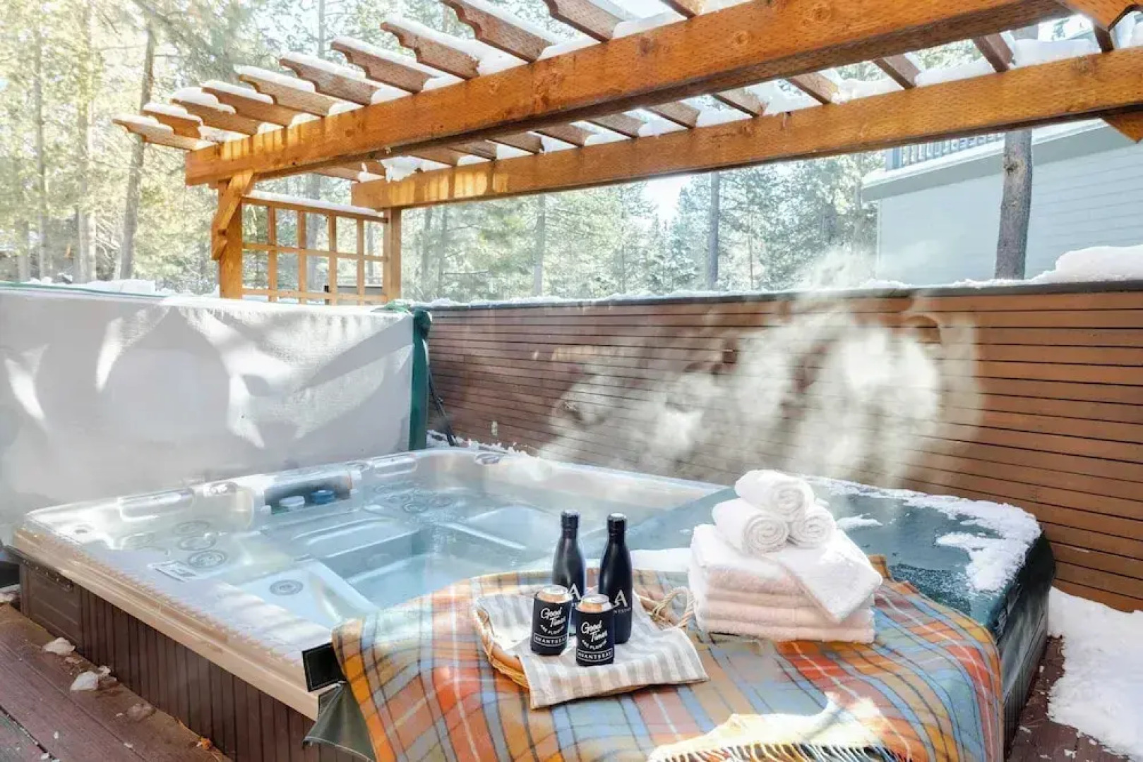 Base Camp by Avantstay Magical Cabin w/ Sauna, Hot Tub & Close to Snow & Golf