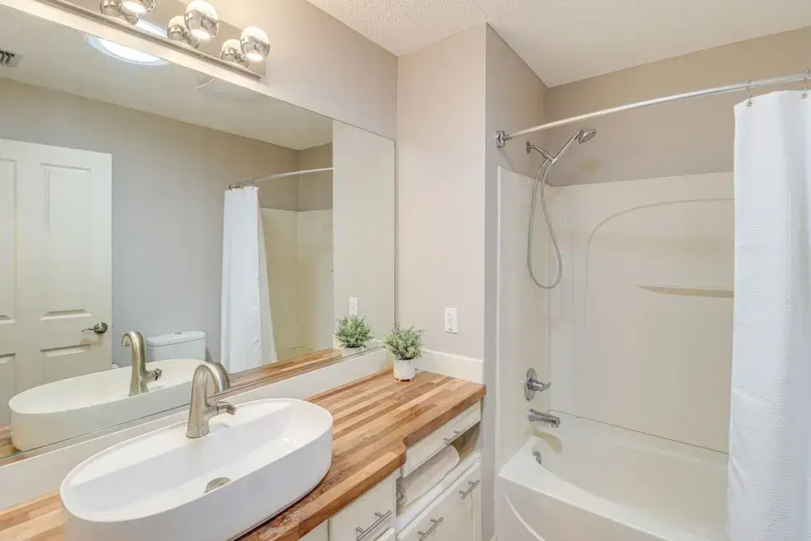 Renovated Home in The Villages w/ Lanai, Golf Cart