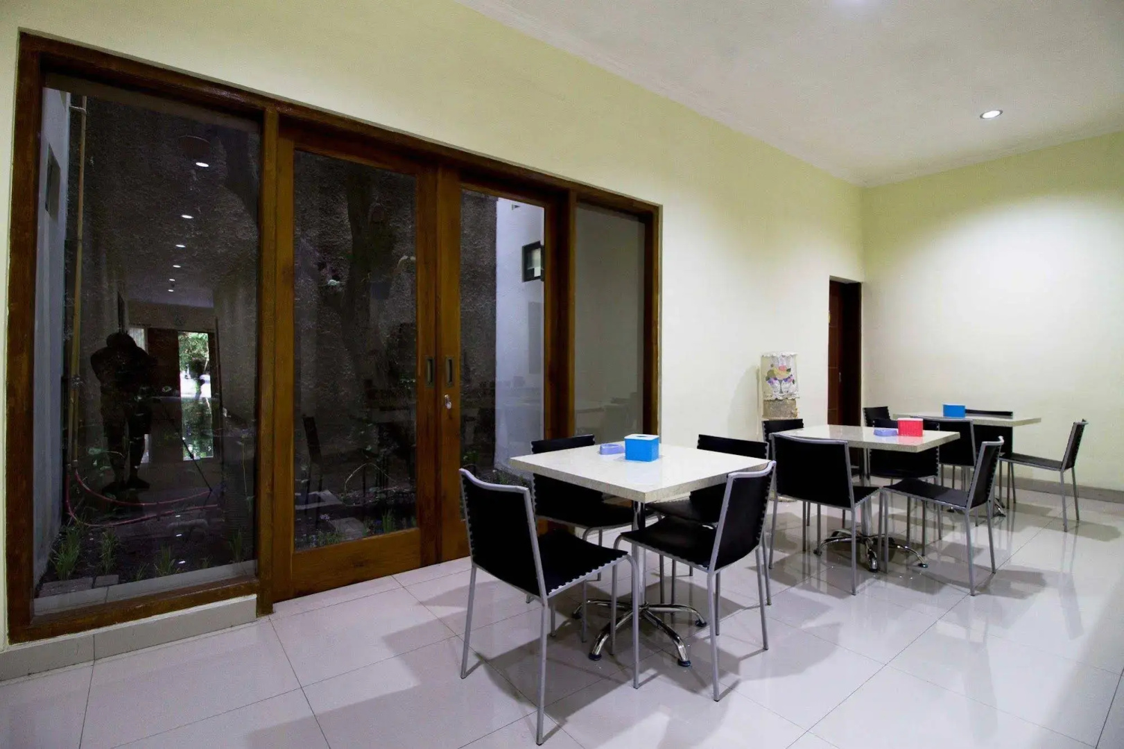 RedDoorz near Masjid Agung Surabaya