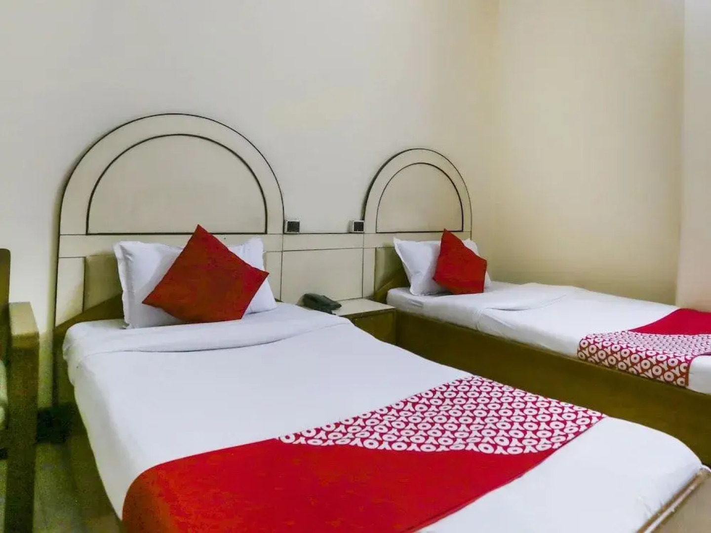 OYO 27783 Hotel Rajmahal Inn